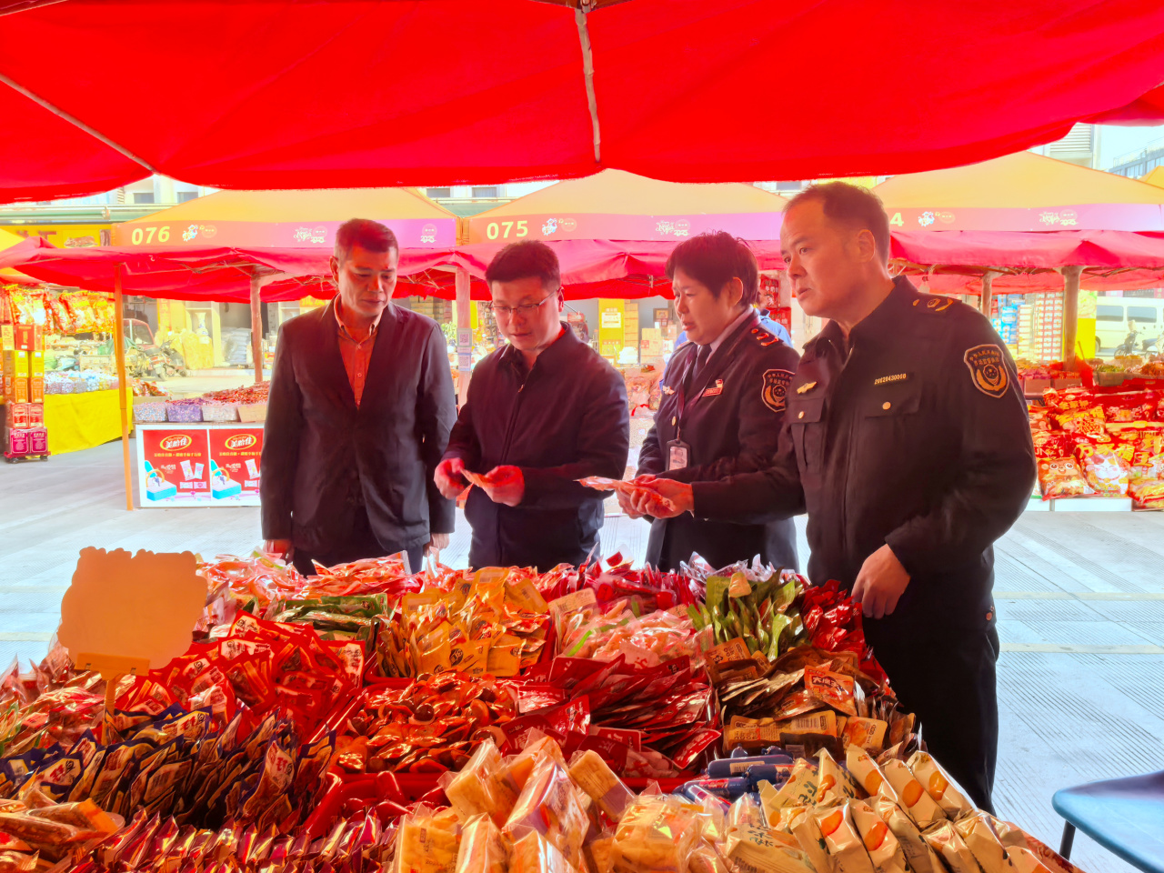 嚴監管，護年味 柳州市場監管筑牢食用農產品批發安全防線